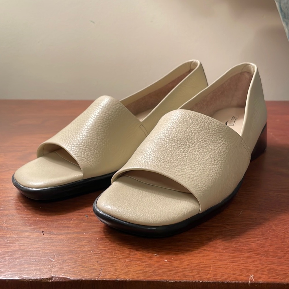 Looking for comfort? Here it is. Jasmin flex shoe, size 7.5
